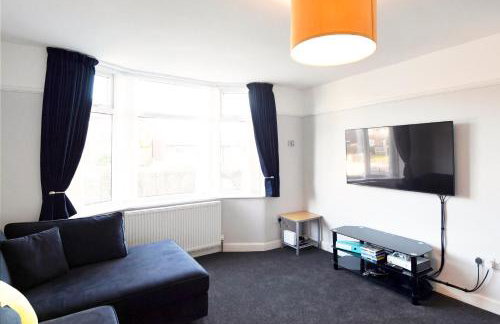 6 Person Home Near Airport and Manchester City Centre with Free Parking - Foto 4