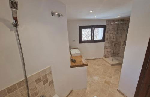 Habitación doble con baño grande privado en piso compartido - Photo 46