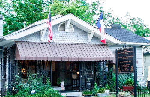 La Villa By The Riverwalk - Photo 3