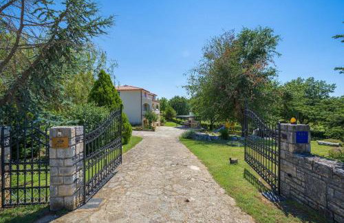 Villa Eufemia near Poreč with large garden and outdoor playground for kids - Foto 40