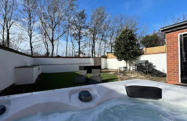 The Hot Tub Townhouse by Holiday Heim - Photo 47