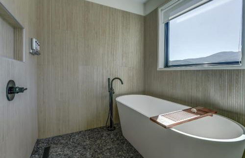 Contemporary Mountain Holiday Home with Hot Tub - Foto 47