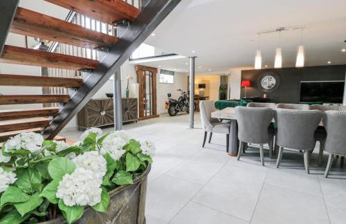 Capel Mawr, Basement 19 - Photo 13