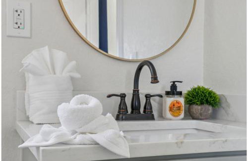 Cozy Historic Gem: 5 Mins to Downtown SA - Foto 24