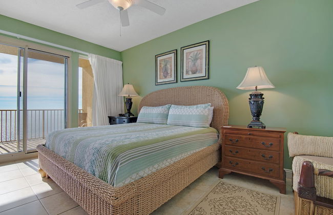 Tropical High-Rise Condo with Beachside Pool Access and Free Poolside WiFi - Unit 2004 by RedAwning - Foto 4