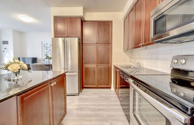 Grand Royal Condos -Mississauga SQ One - Photo 13