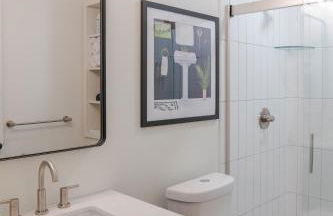 Large Luxury Home with Media Room and Game Room - 10 mins to Campus & Stadium - Foto 76