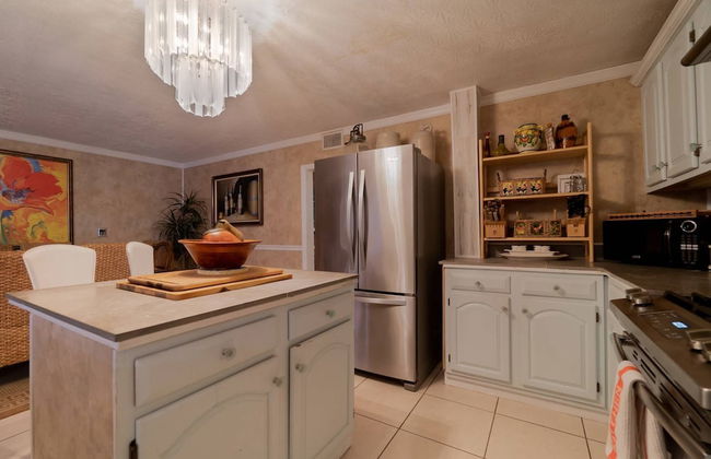 The Secret Garden Home Close to Beach, Shops, Restaurants, Pet Friendly, Close to Lucerne Ave! - Foto 31