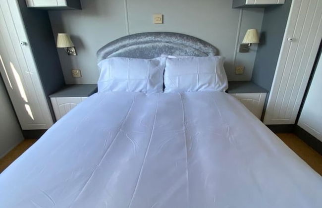 Immaculate 2-bed Static Caravan Near the Lake - Foto 1