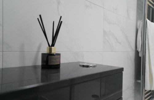 Modern 2 Bed Apartment, Desborough, Kettering, Sleeps 5, Free Parking, WIFI, Ideal for Contractors, Professionals, Families and Relocations - Photo 27