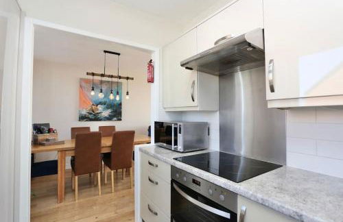 Fabulous beachfront 3 bed house with parking - Foto 8