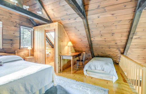 Charming Tamworth Cabin with Grill and Fireplace - Foto 23