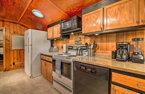 Plum Creek Retreat with Beach near Johnson Lake - Foto 8