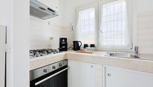 Azure Oasis with parking near the airport & beach - Foto 2