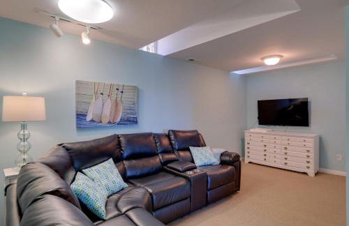 Scenic Smith Mountain Lake Getaway with Deck and Dock! - Foto 8