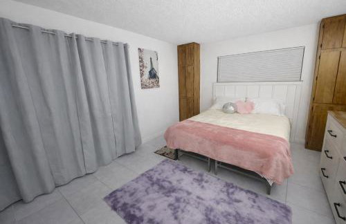 Cozy and Costal 10 Min to Beach Pool, Sauna, Pool table - Foto 14