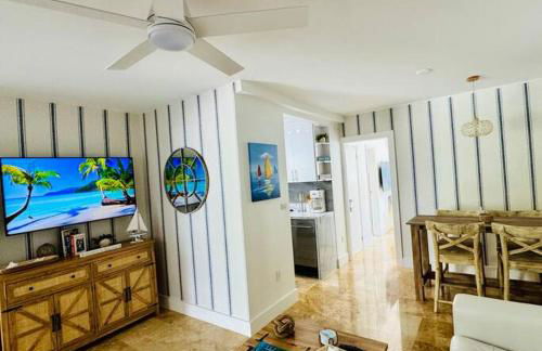 BRAND NEW! Lovely 1 Bedroom with Pool by the Beach - Foto 31