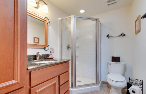 Cozy Lakefront Cabin with Indoor Gas Fireplace! - Foto 15