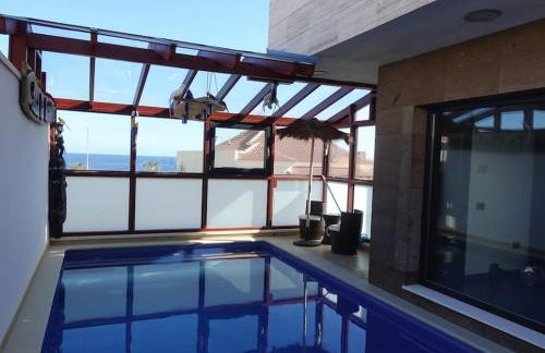 Designer Haus mit beheiztem Pool (überdacht) - Foto 1