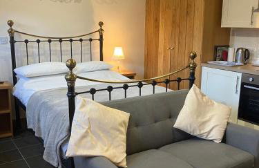 Cottage in Nuneaton - Sleeps 2 - Parking - Garden - Foto 8