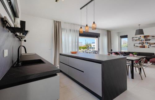 Villa BB Rapsody 10 with heated salt water pool - Foto 9