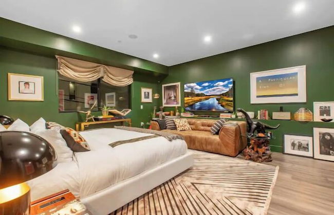 Willow Glen - Hollywood Hills Multi-level Villa With Theater & Pool - Photo 8