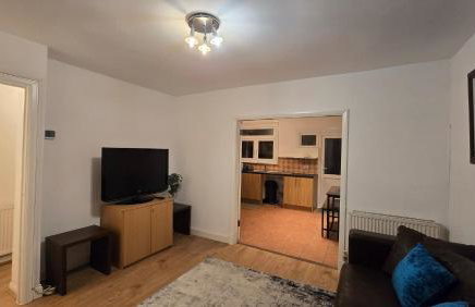 Cosy 3BDR Home With Free Parking In Harrow - Photo 10