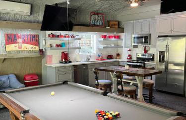 Cozy Barn with Pool Access & Near Lake Conroe - Foto 34