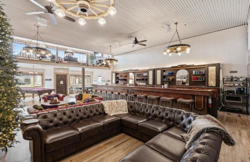 Historic Yellowstone Saloon - Foto 13