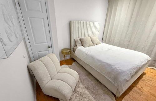 Superb 4-bedroom apartment 1 block from Central Park in vibrant New York City - Photo 16