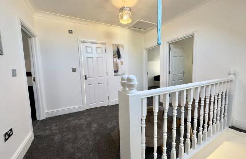 Spacious 3-Bed Home with Garden, Private Parking, Smart Tv's, Fast Wi-Fi - Foto 33