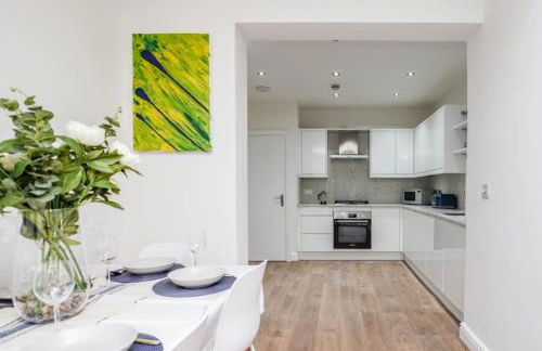 Newly Renovated Modern 4 Bed 3 Bath Apartment London - Foto 59