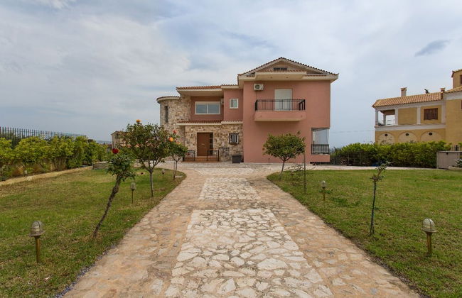 House with an amazing view - Photo 1