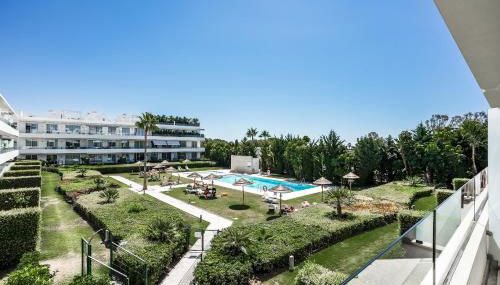 Bel Air Estepona - Modern 2BR Apartment With Terrace, Pool and Close To The Beach - Photo 5, Garden, sunbed, Garden view