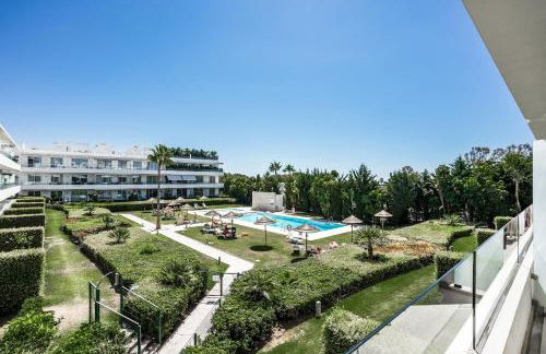Bel Air Estepona - Modern 2BR Apartment With Terrace, Pool and Close To The Beach - Photo 5