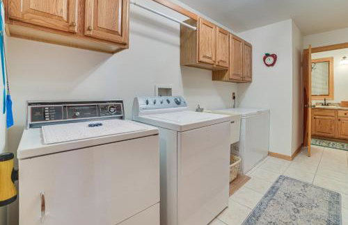 On-Site Trails and Private Beach! Lake Huron Retreat - Foto 14