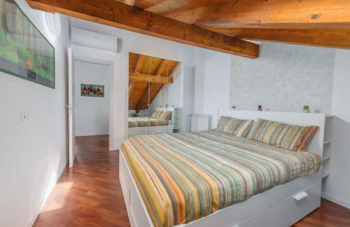 Homey Grandeur - Spacious Stay with Terrace & Wi-Fi - Foto 16