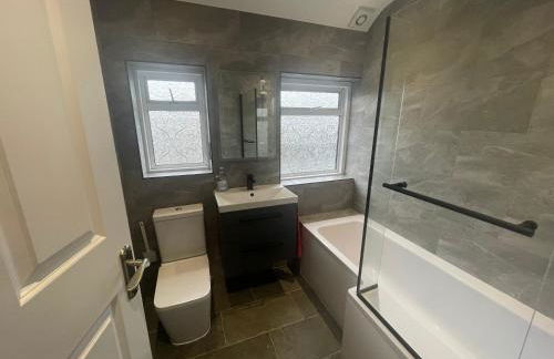 2 Bed Flat near Heathrow Airport & Elizabeth Line - Foto 17