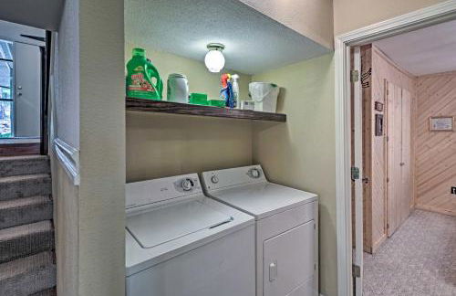 Secluded Edgemont Getaway with Huge Outdoor Deck! - Foto 21