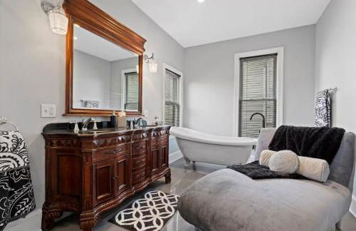 4 Bedroom 3 Story Townhouse with Free Parking - Foto 14