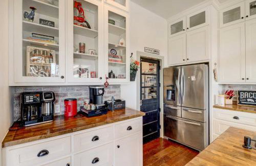 Spacious Farmhouse Near Hikes and Waterfalls - Foto 11