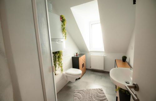 Evelyns Apartment, nahe der Therme und dem Zentrum, privat Parkplatz, Balkon, Highspeed-WLAN - Photo 2