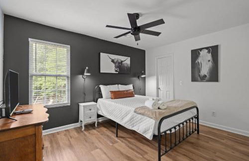 Grandma's Farm on 6 acres with Lighted Barn and River Access - Foto 49