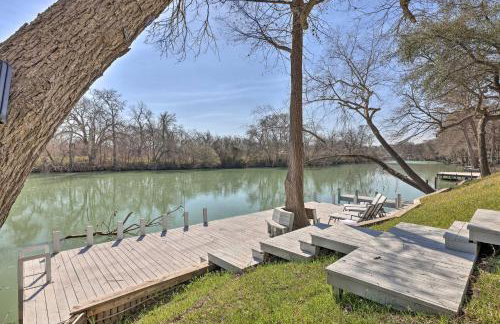 3 Mi to Dtwn! Riverfront Seguin Home w/ Sunroom - Foto 30