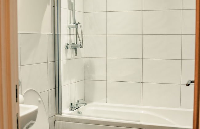 Bv Apartments Conditioning House Bradford - Photo 3