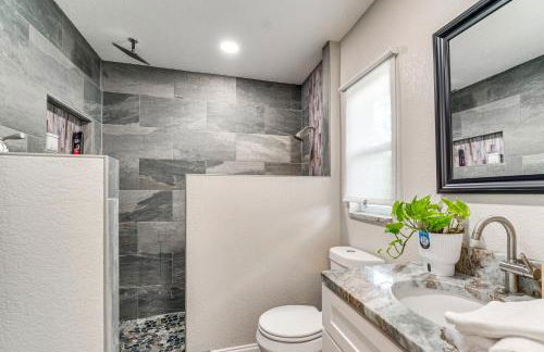 Disney Day Trips! Lakefront Home with Heated Pool - Foto 13