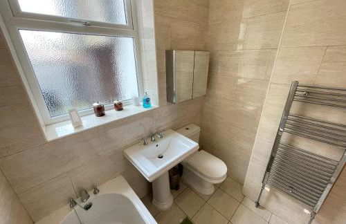 The Beach Front Apartment, Amazing Frontline Sea Views - Foto 17