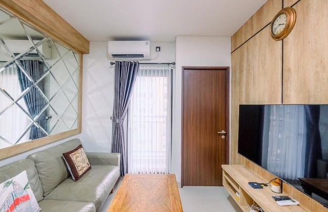 Modern Look And Comfy 2Br Transpark Cibubur Apartment - Foto 18