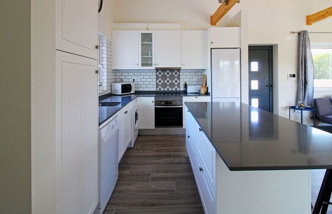 Semi-detached Villa With Pool In Rural Setting - Photo 5