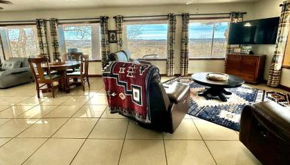 Secluded Riverfront Cabin with Bluff Views, Gated Privacy & Scenic Trail Access in Tahlequah, Oklahoma - Foto 2